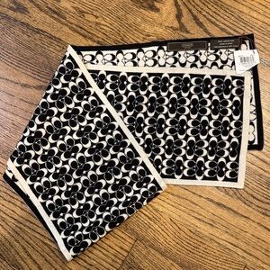 Coach little cc black and white merino wool scarf